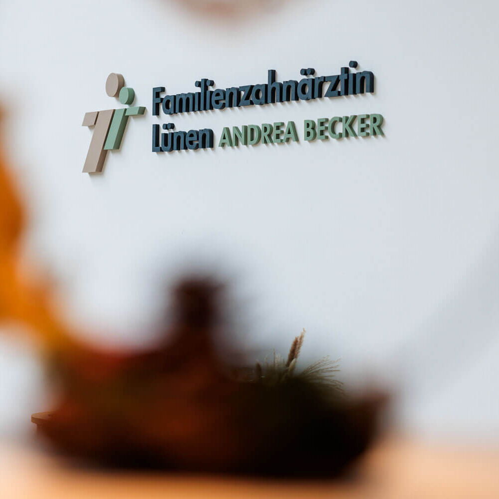 Logogestaltung und Visitenkarte für eine Oralchirurgische Praxis in Rheda-Wiedenbrück